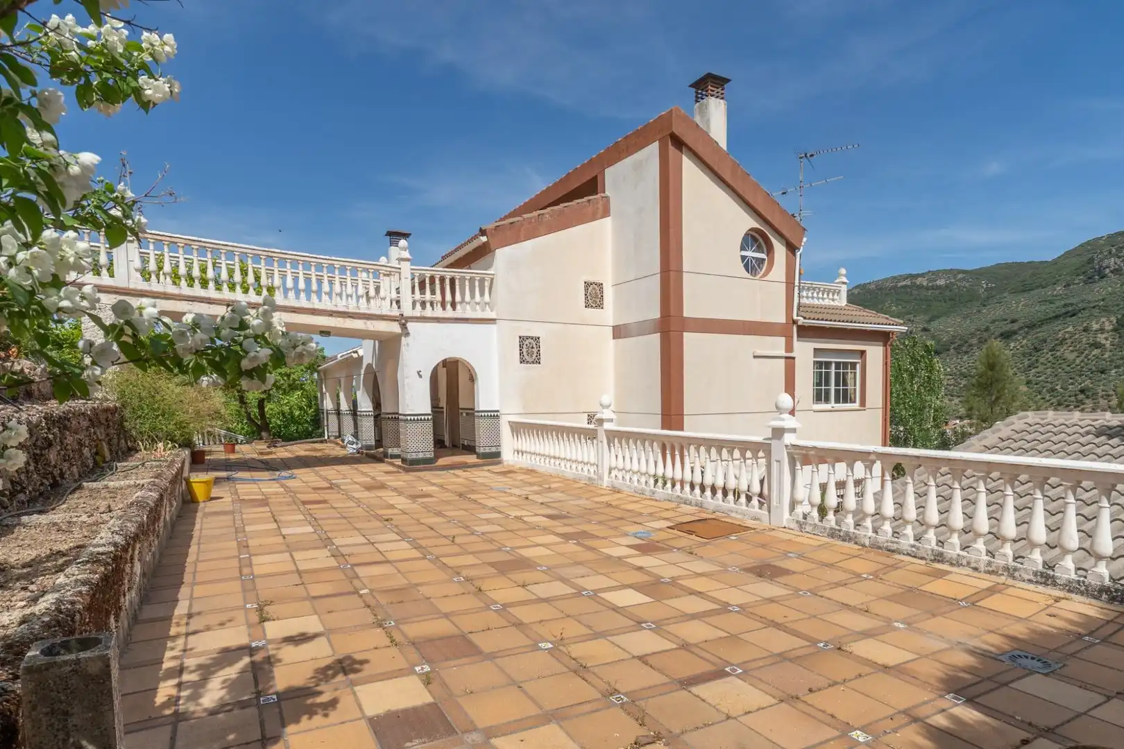 Vista exterior de Casa o chalet en venta en Valdepeñas de Jaén con Aire acondicionado, Calefacción y Jardín privado