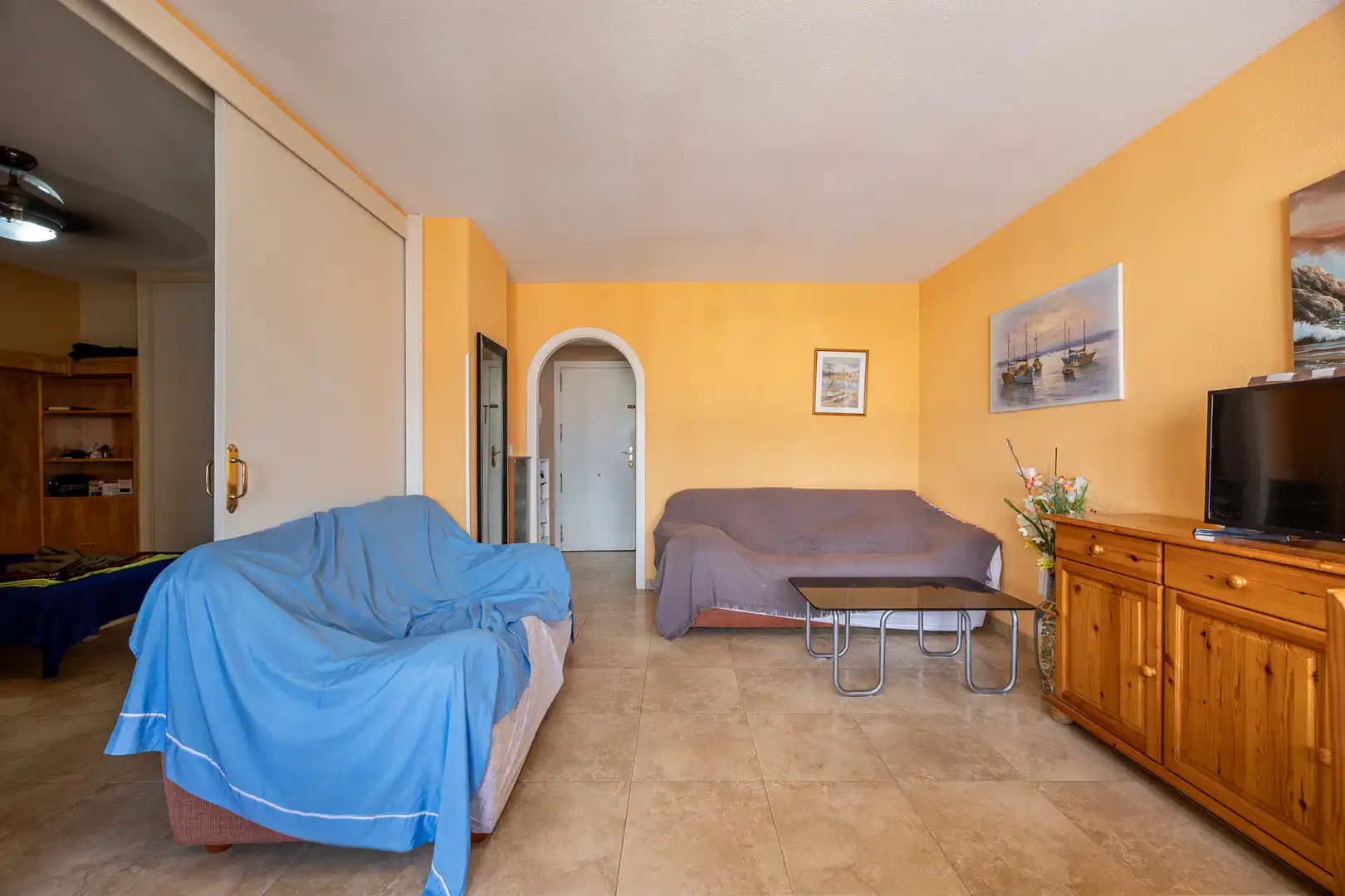 Sala de estar de Apartamento en venta en Benidorm con Piscina, Amueblado y Piscina comunitaria