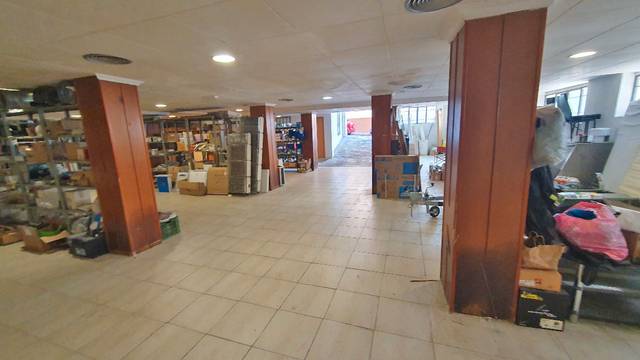 Local comercial en Alquiler en Petrer