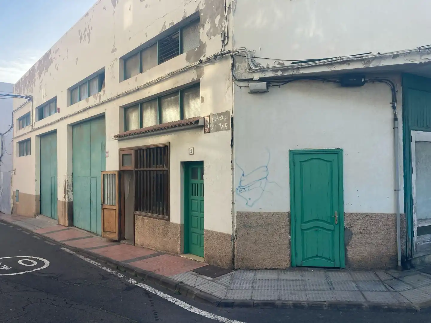 Vista exterior de Nave industrial en venta en Telde