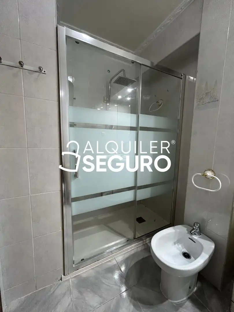 Badezimmer von Wohnung zur Miete in Alcalá de Henares mit Heizung, Terrasse und Möbliert