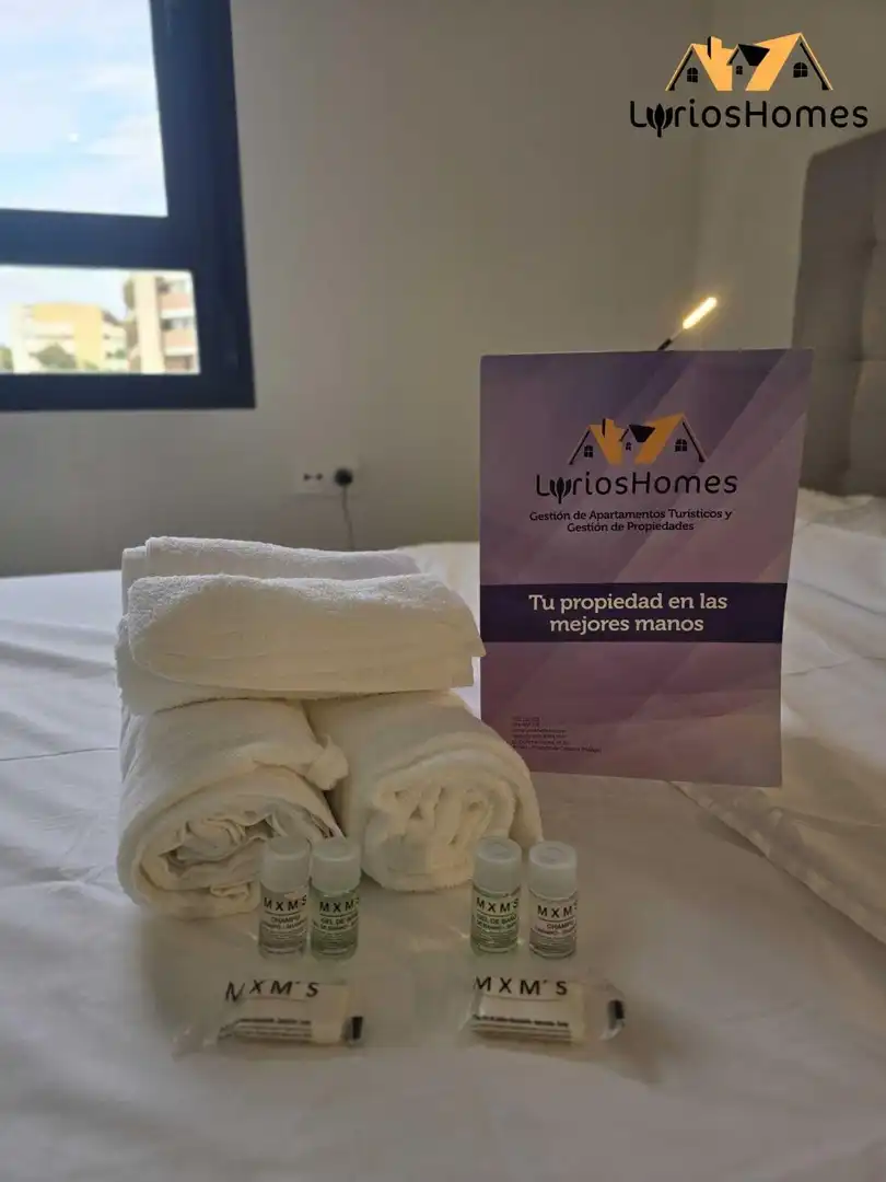 Dormitori de Pis de lloguer en Almería amb Aire condicionat, Calefacció i Terrassa