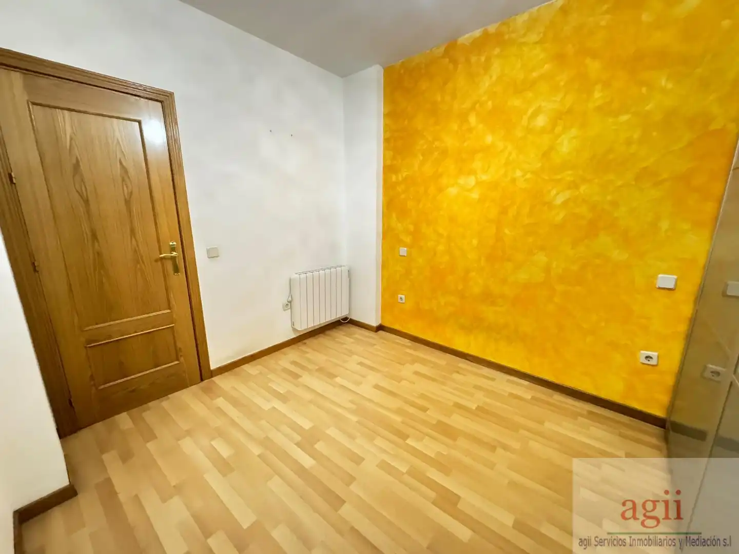 Schlafzimmer von Wohnungen zum Verkauf in Lupiana mit Parkett und Balkon
