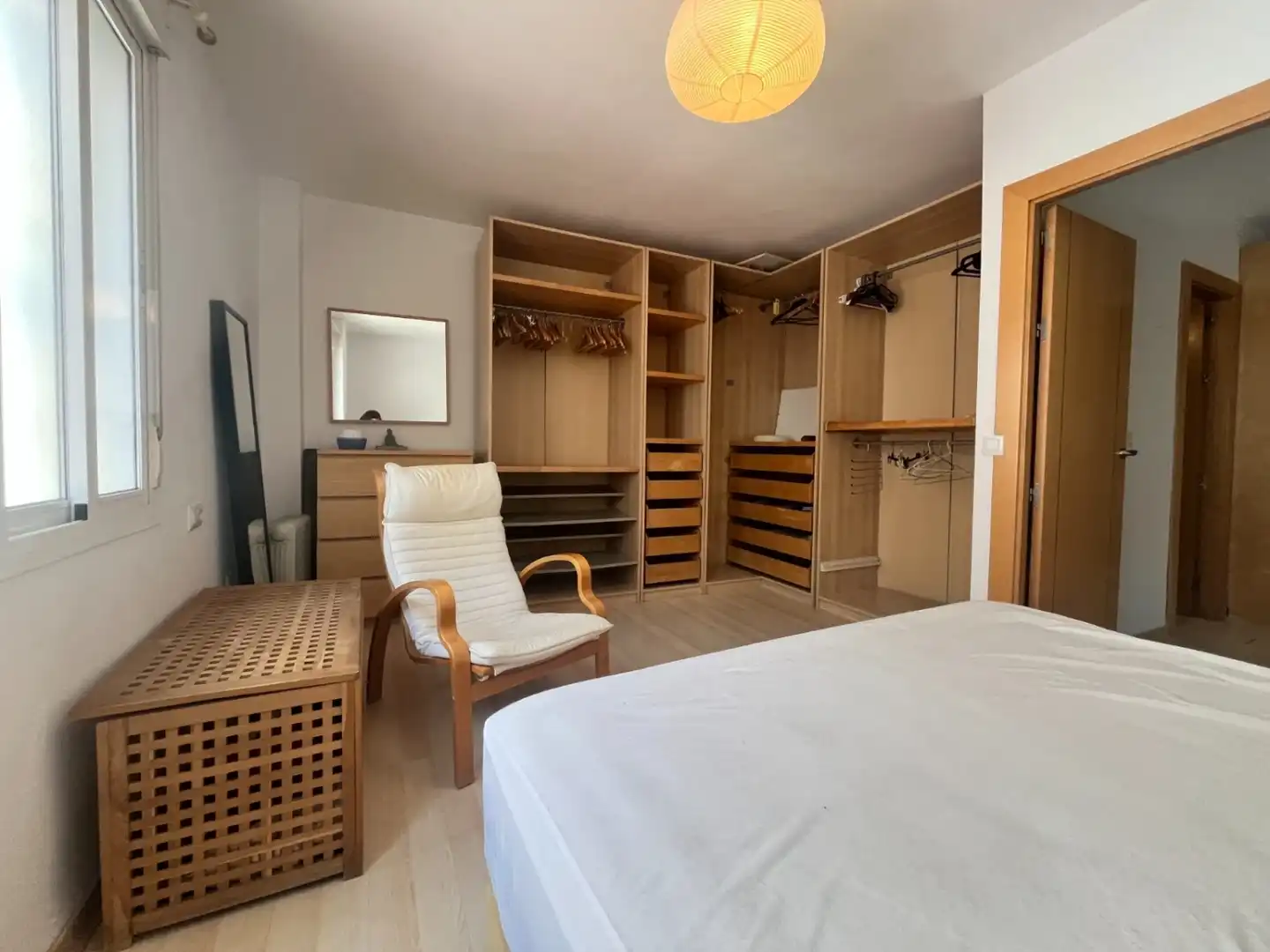 Habitación de Apartamento de alquiler en Sevilla con Aire acondicionado, Calefacción y Amueblado