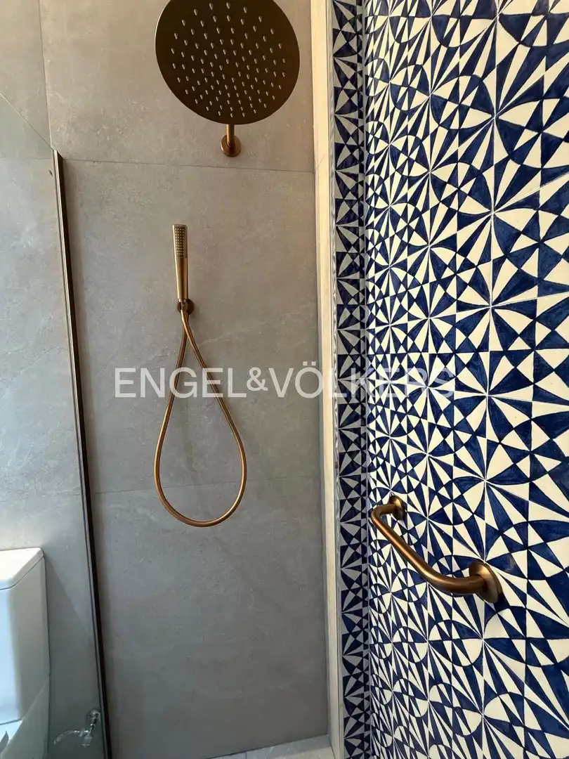 Badezimmer von Erdgeschoss zur Miete in Sevilla mit Klimaanlage, Heizung und Möbliert