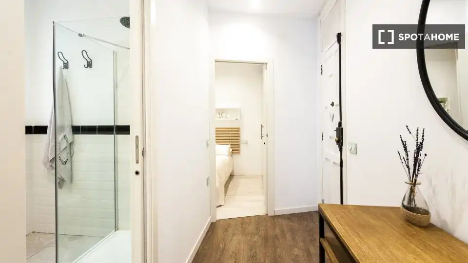 Flat for rent in Valencia  with Air Conditioner, Heating and Furnished