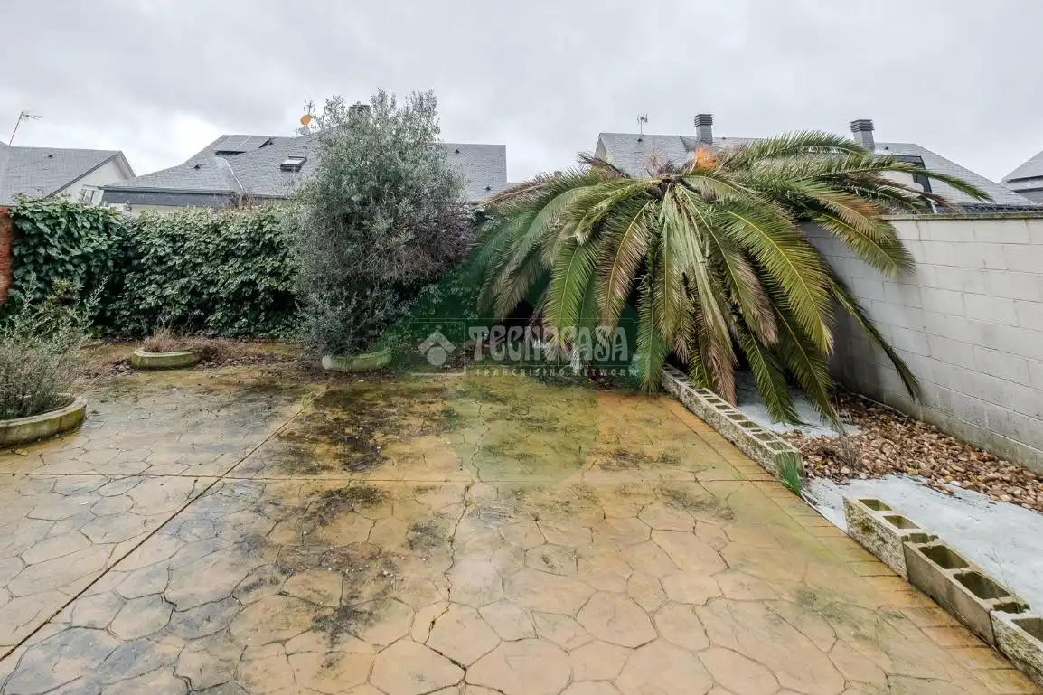 Casa adosada en venta en Serranillos del Valle con Calefacción y Jardín privado