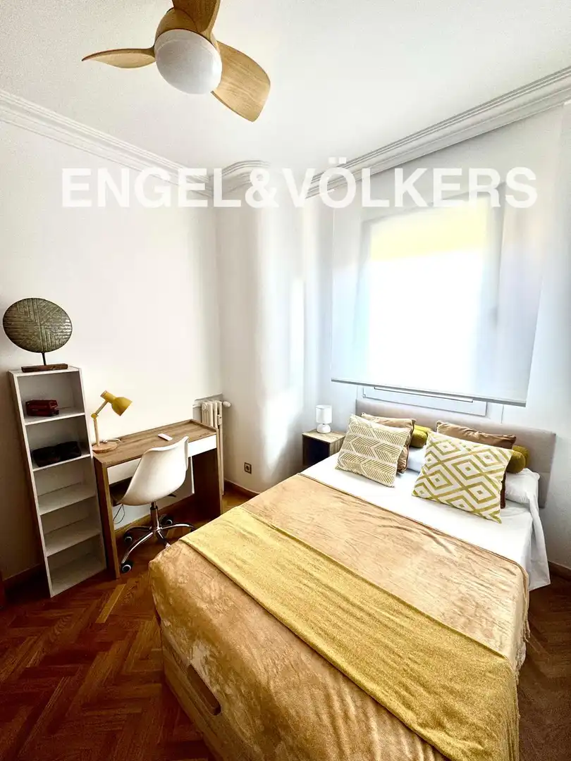 Schlafzimmer von Wohnung zur Miete in Madrid mit Klimaanlage, Heizung und Parkett