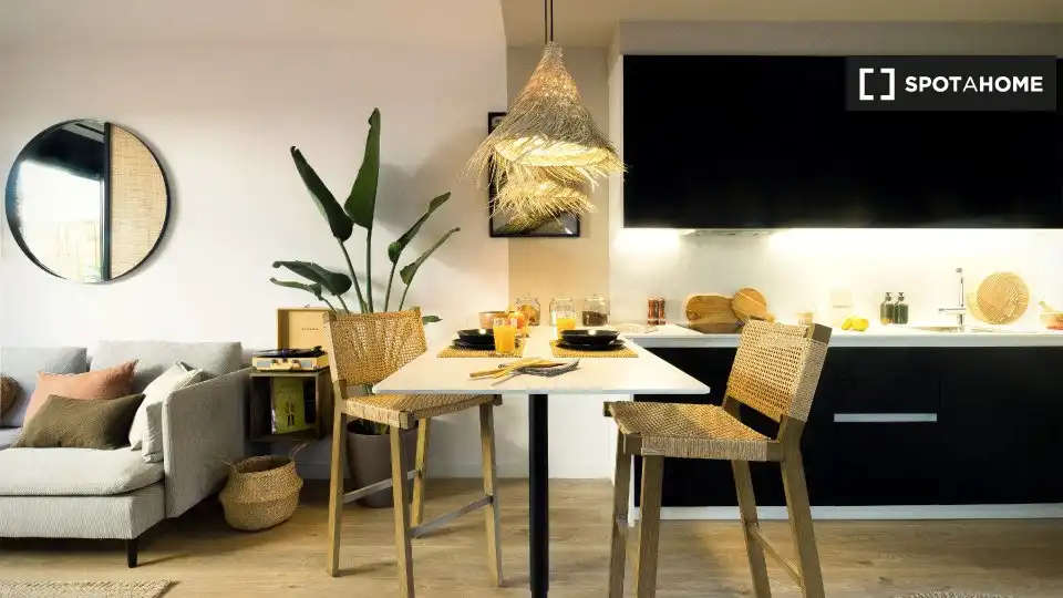 Comedor de Apartamento para compartir en Barcelona con Aire acondicionado, Calefacción y Terraza