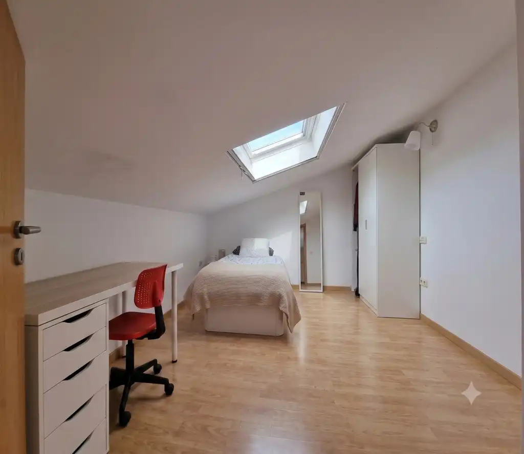Dormitori de Casa o xalet en venda en Terrassa amb Aire condicionat, Jardí privat i Terrassa