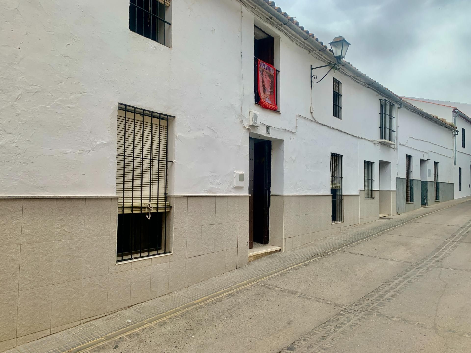 Vista exterior de Casa o xalet en venda en Guadalcanal amb Calefacció, Terrassa i Traster