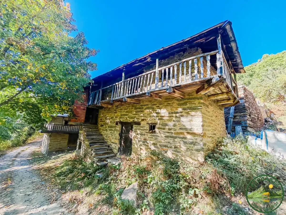 Vista exterior de Casa adosada en venta en Ponferrada
