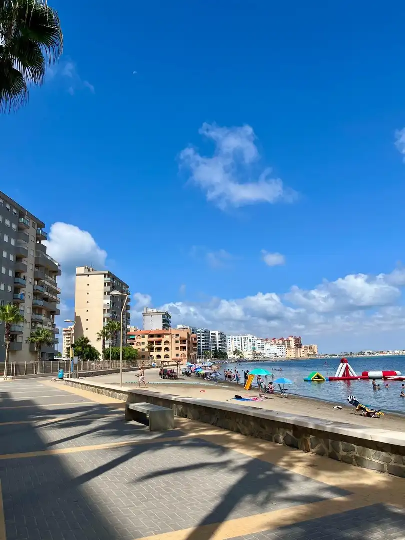 Vista exterior de Piso en venta en La Manga del Mar Menor con Terraza