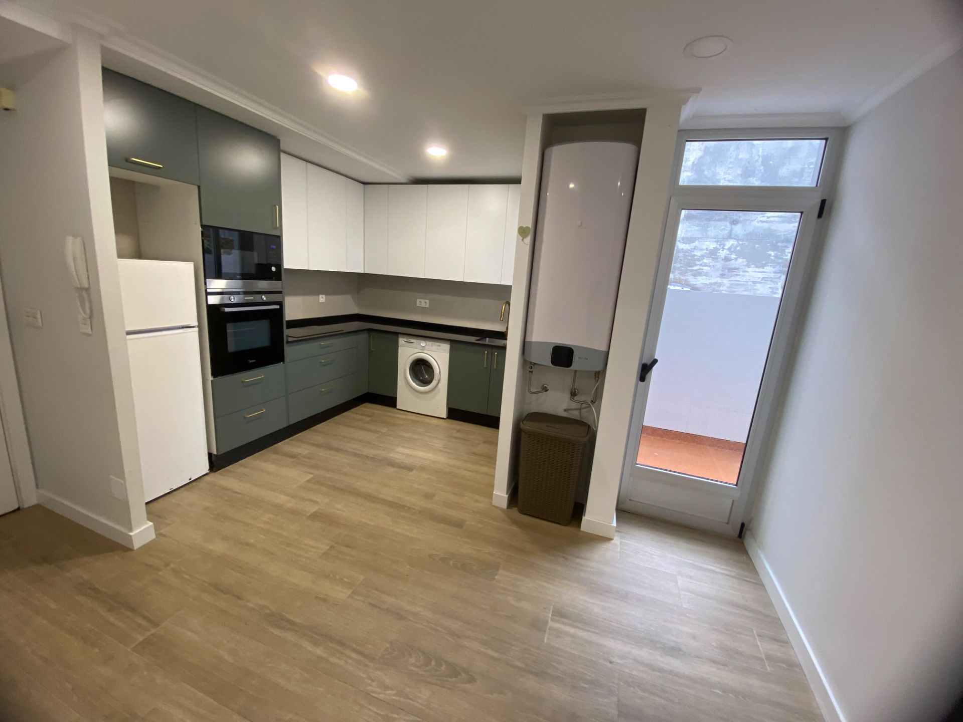 Kitchen of Flat for sale in Pontevedra Capital   with Heating, Terrace and Balcony