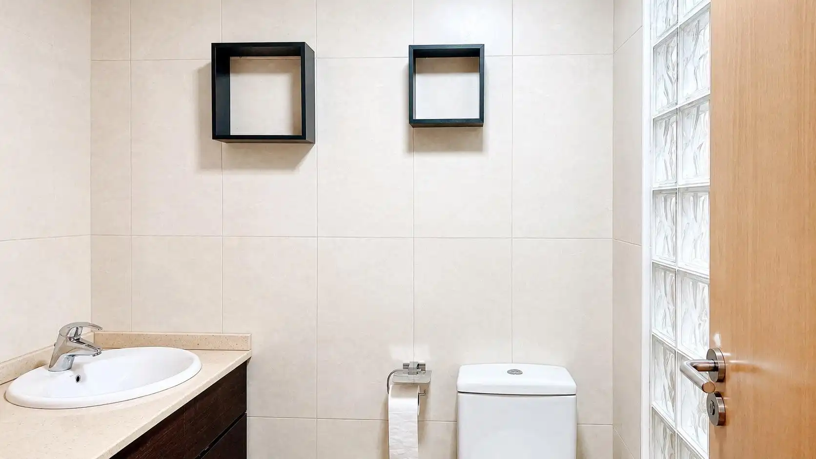 Baño de Piso de alquiler en Badalona con Calefacción, Parquet y Terraza