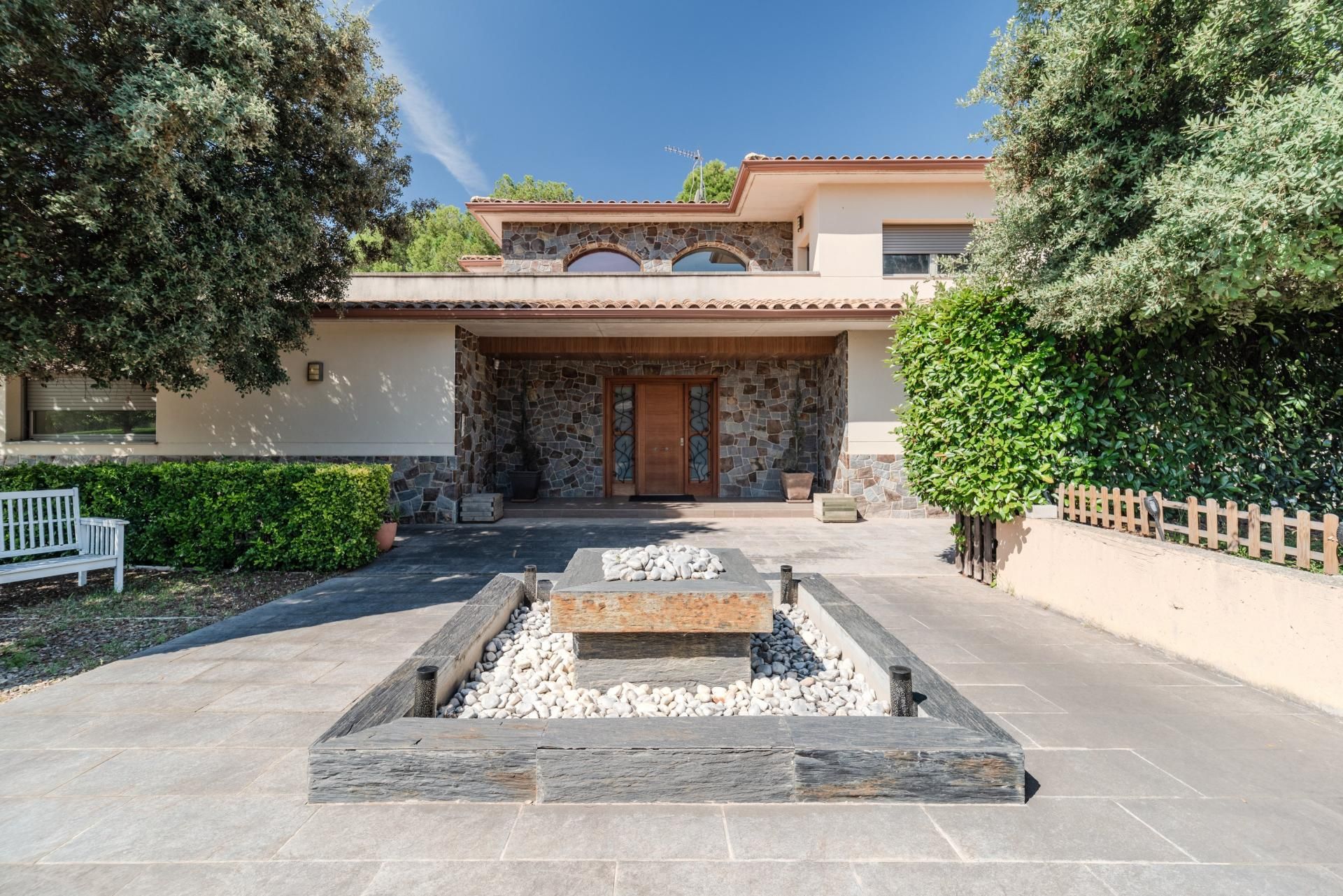 Vista exterior de Casa o xalet en venda en Collbató amb Calefacció, Terrassa i Piscina