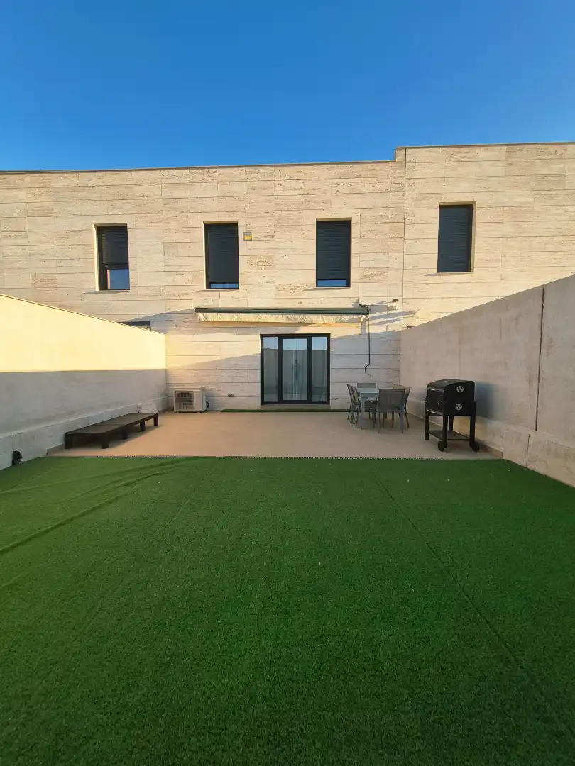 Terrassa de Casa adosada en venda en Yuncos amb Calefacció, Jardí privat i Terrassa