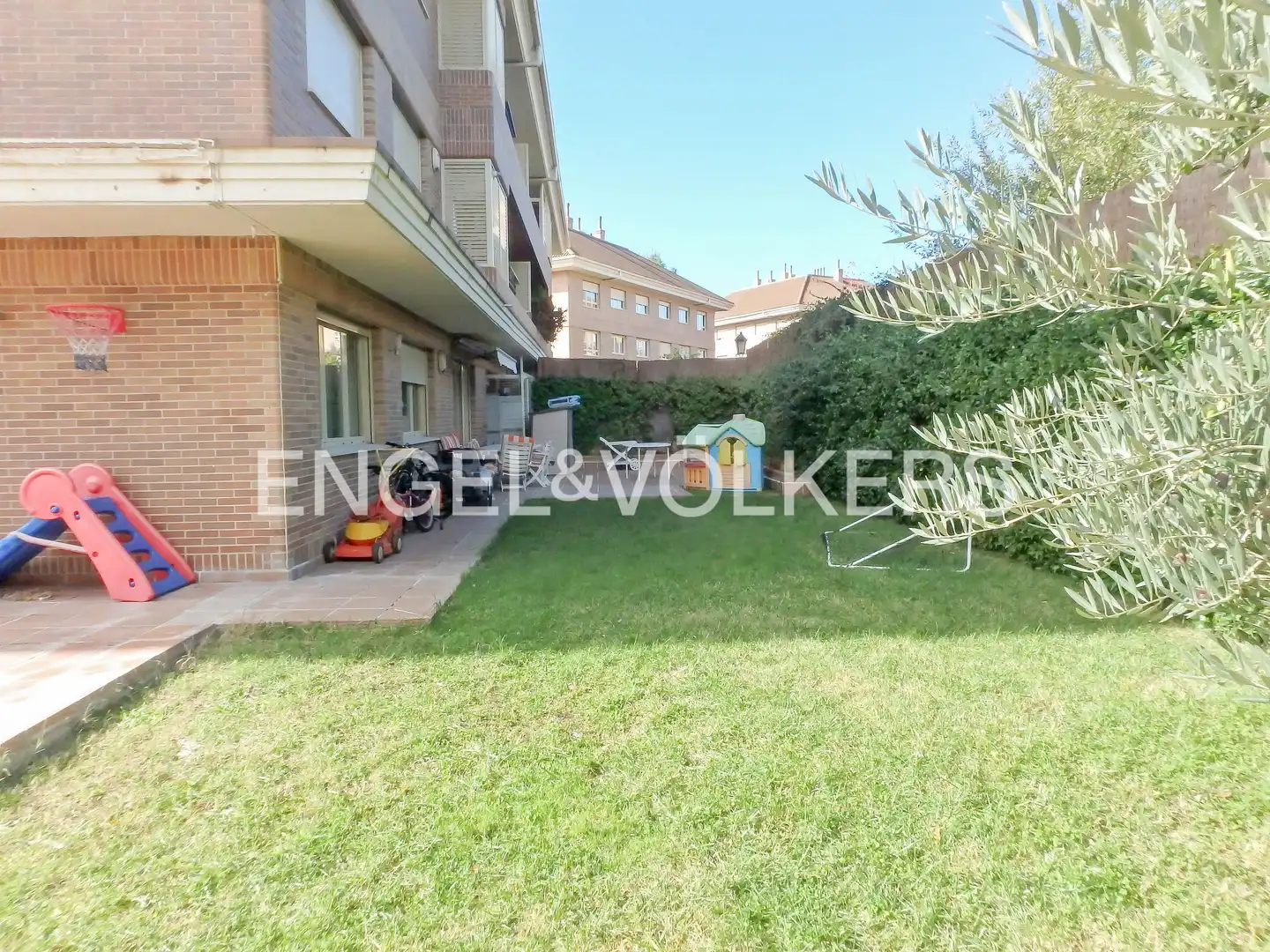 Terrassa de Pis de lloguer en Madrid amb Aire condicionat, Calefacció i Jardí privat