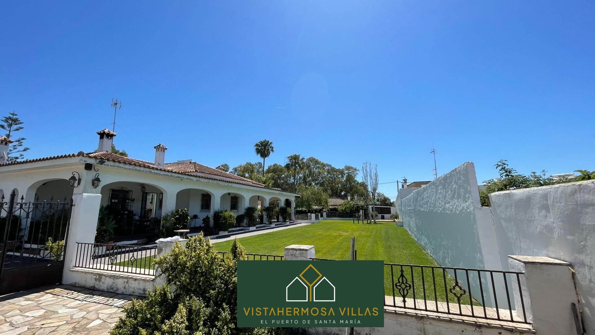 Exterior view of House or chalet for sale in El Puerto de Santa María  with Private garden and Swimming Pool