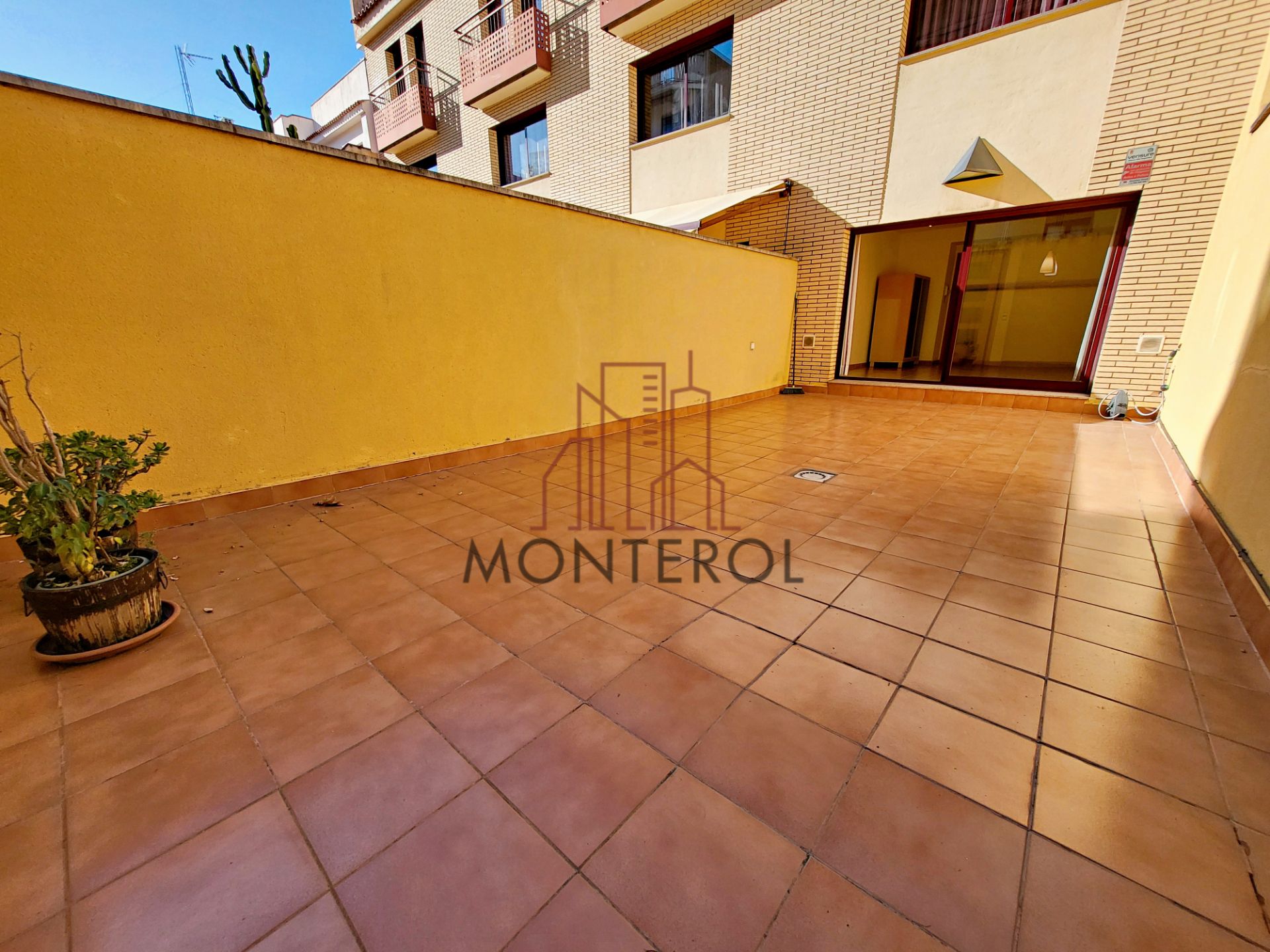 Vista exterior de Casa adosada en venda en  Barcelona Capital amb Aire condicionat, Calefacció i Jardí privat