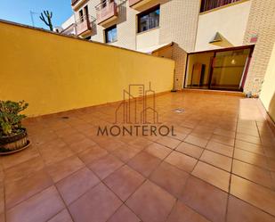 Exterior view of Single-family semi-detached for sale in  Barcelona Capital  with Air Conditioner, Heating and Private garden