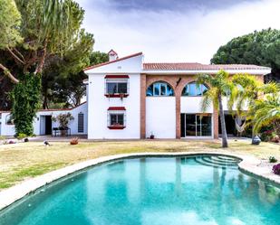 Vista exterior de Casa o xalet en venda en Alhaurín de la Torre amb Aire condicionat, Jardí privat i Terrassa