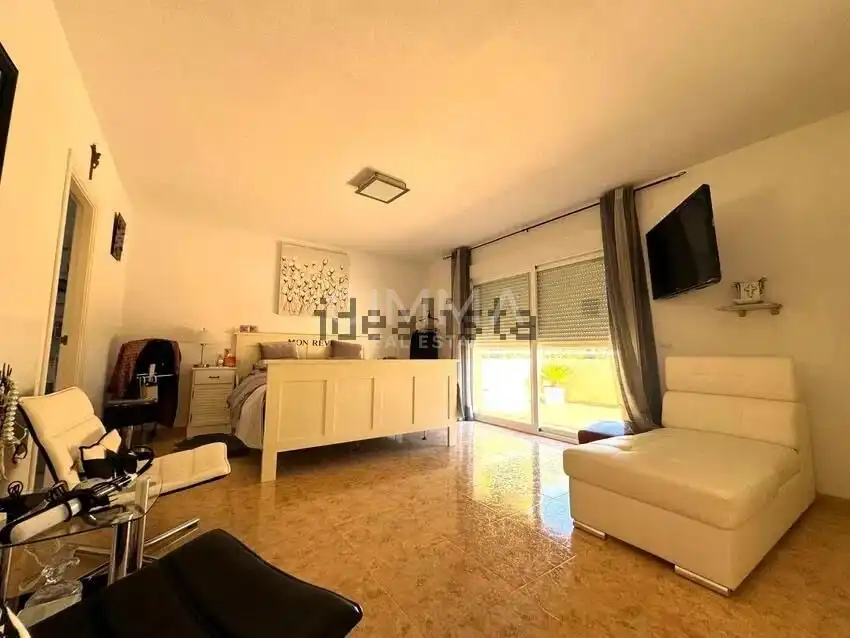 Dormitori de Casa o xalet en venda en La Nucia amb Aire condicionat, Calefacció i Jardí privat