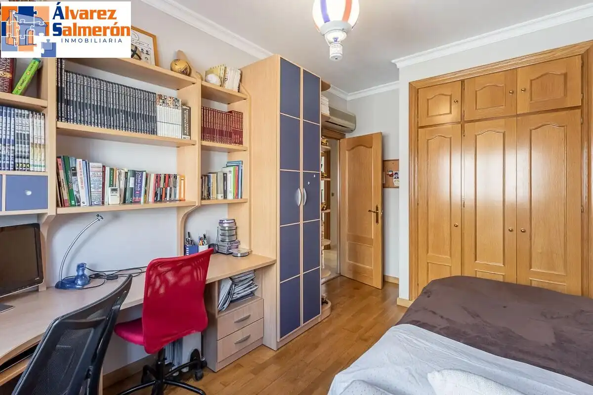 Schlafzimmer von Einfamilien-Reihenhaus zum Verkauf in Granada mit Privatgarten, Terrasse und Schwimmbad