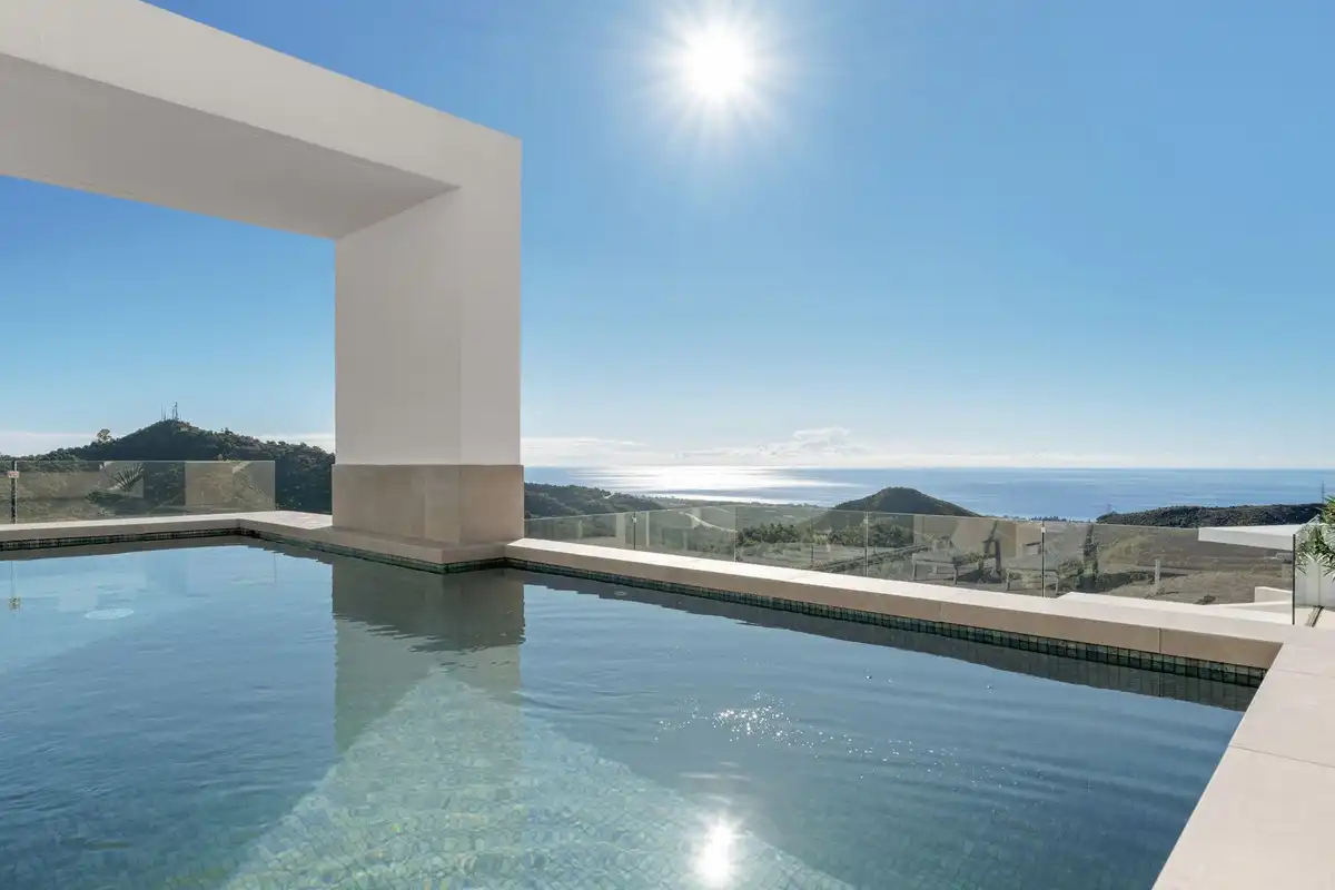 Piscina de Ático en venta en Ojén con Aire acondicionado, Terraza y Trastero