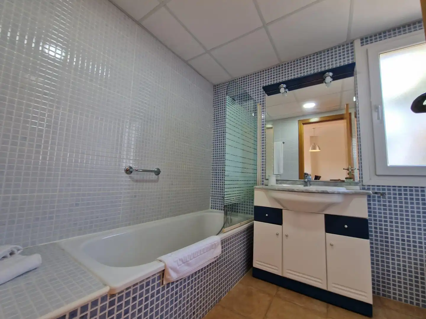 Baño de Apartamento en venta en Águilas con Aire acondicionado, Jardín privado y Terraza