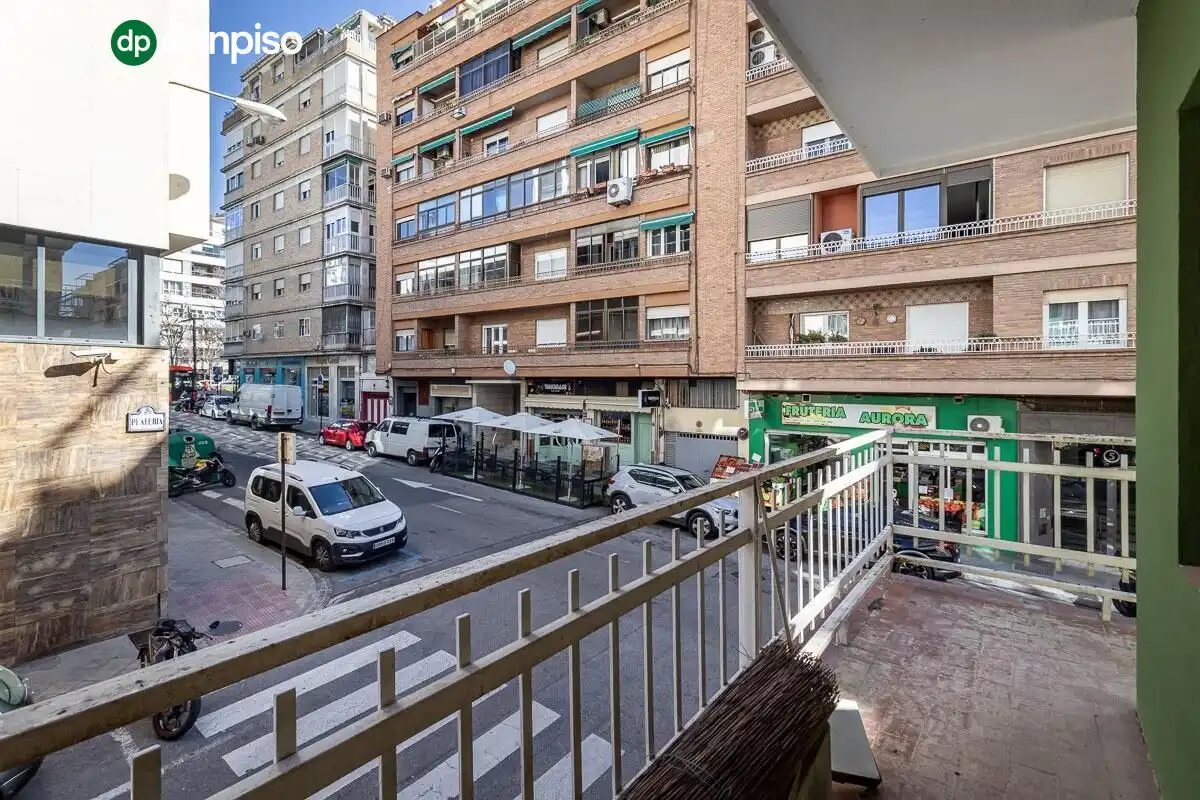 Außenansicht von Wohnung zum Verkauf in Granada