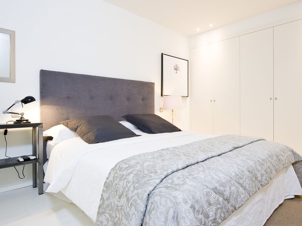 Dormitori de Pis de lloguer en Fuengirola amb Aire condicionat, Moblat i Es permeten mascotes