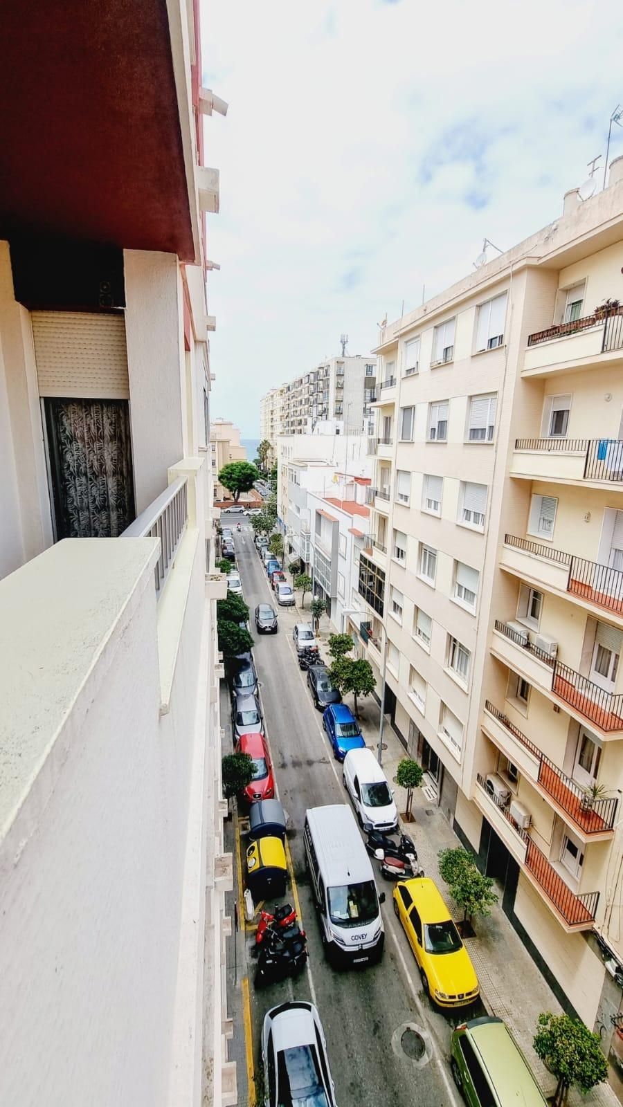 Vista exterior de Pis en venda en  Cádiz Capital amb Parquet i Terrassa