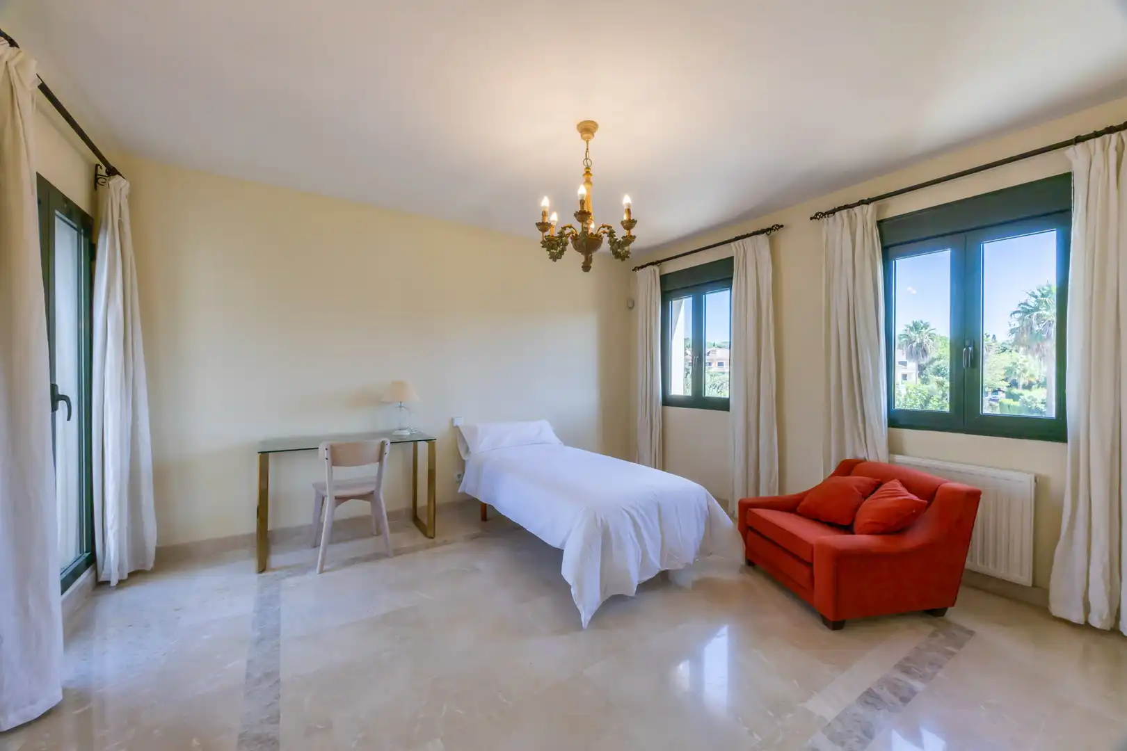 Casa aparellada amb piscina en venda a Sotogrande Alto, imagen 32