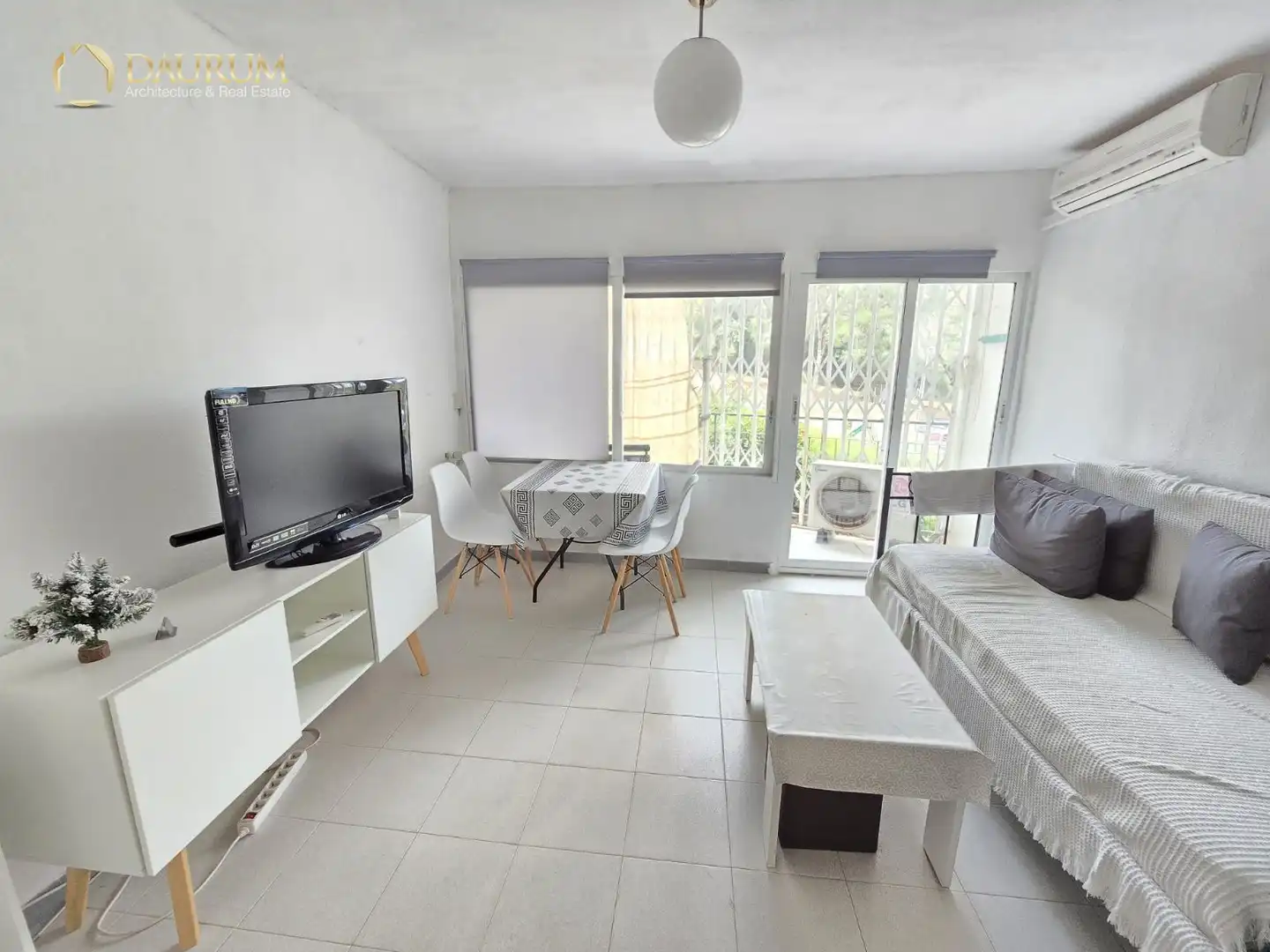 Living room of Flat for sale in Benidorm  with Air Conditioner, Terrace and Swimming Pool
