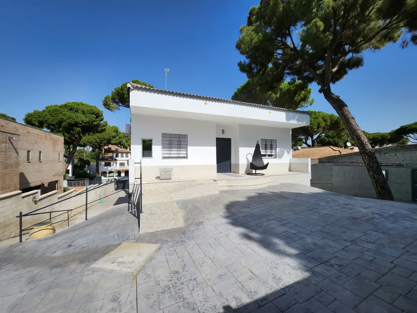 Vista exterior de Casa o chalet en venta en Alcalá de Guadaira con Aire acondicionado, Calefacción y Jardín privado