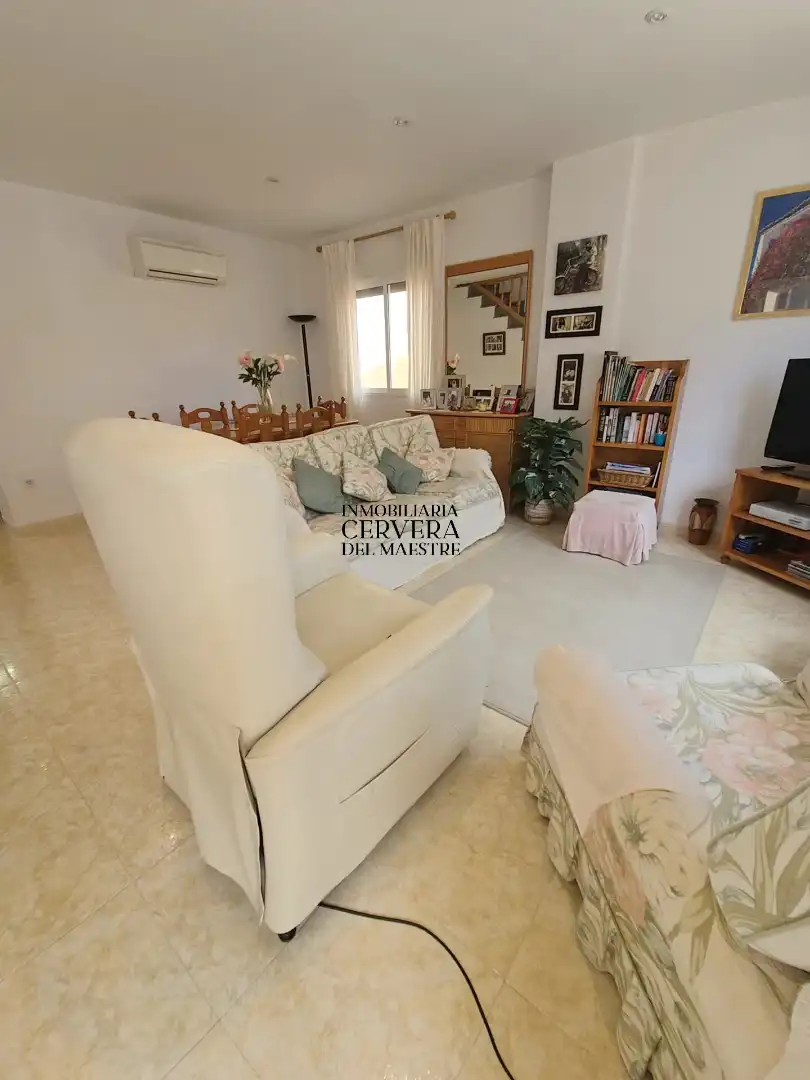Sala d'estar de Casa adosada en venda en La Salzadella amb Aire condicionat, Calefacció i Jardí privat