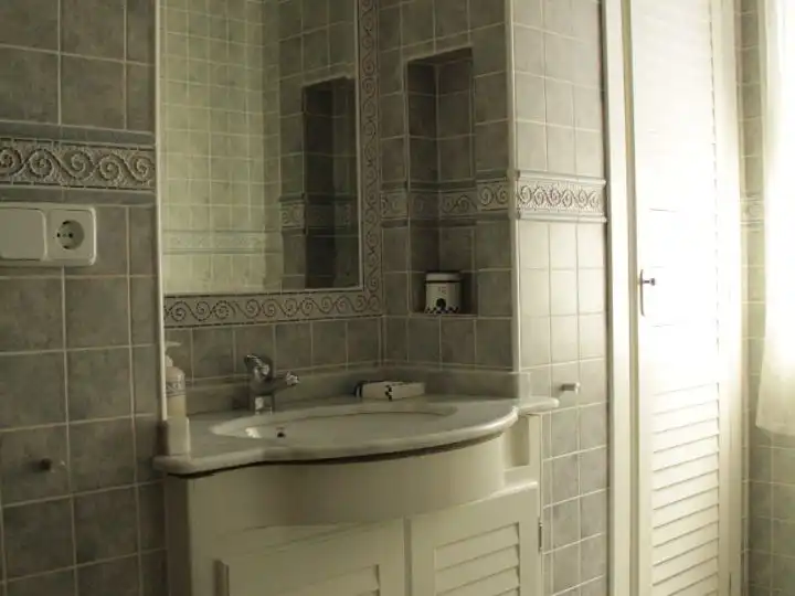 Baño de Casa o chalet de alquiler en Málaga con Aire acondicionado, Calefacción y Jardín privado