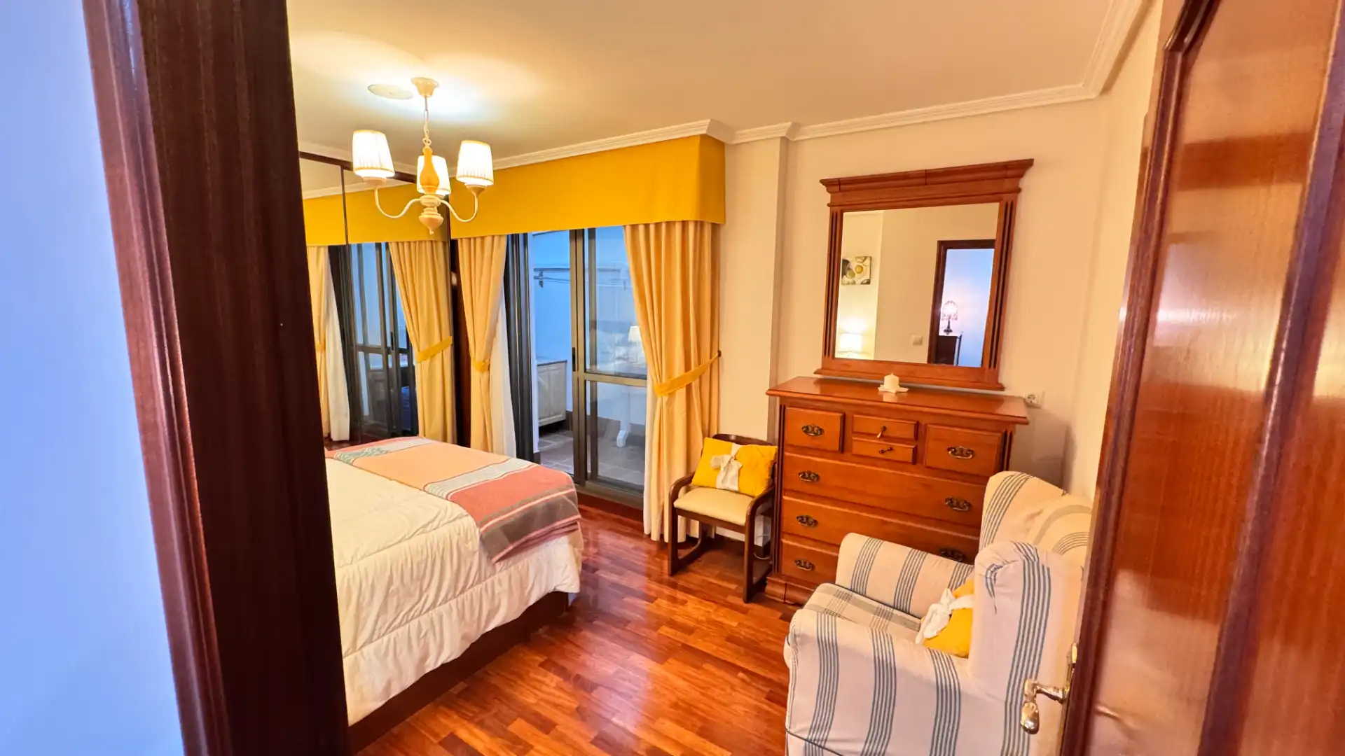 Schlafzimmer von Wohnung zum Verkauf in Arteixo mit Heizung, Parkett und Terrasse