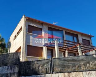 Vista exterior de Casa o xalet en venda en Cangas  amb Terrassa