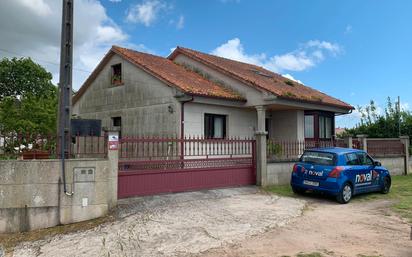 Vista exterior de Casa o xalet de lloguer en Cambados amb Jardí privat, Terrassa i Moblat