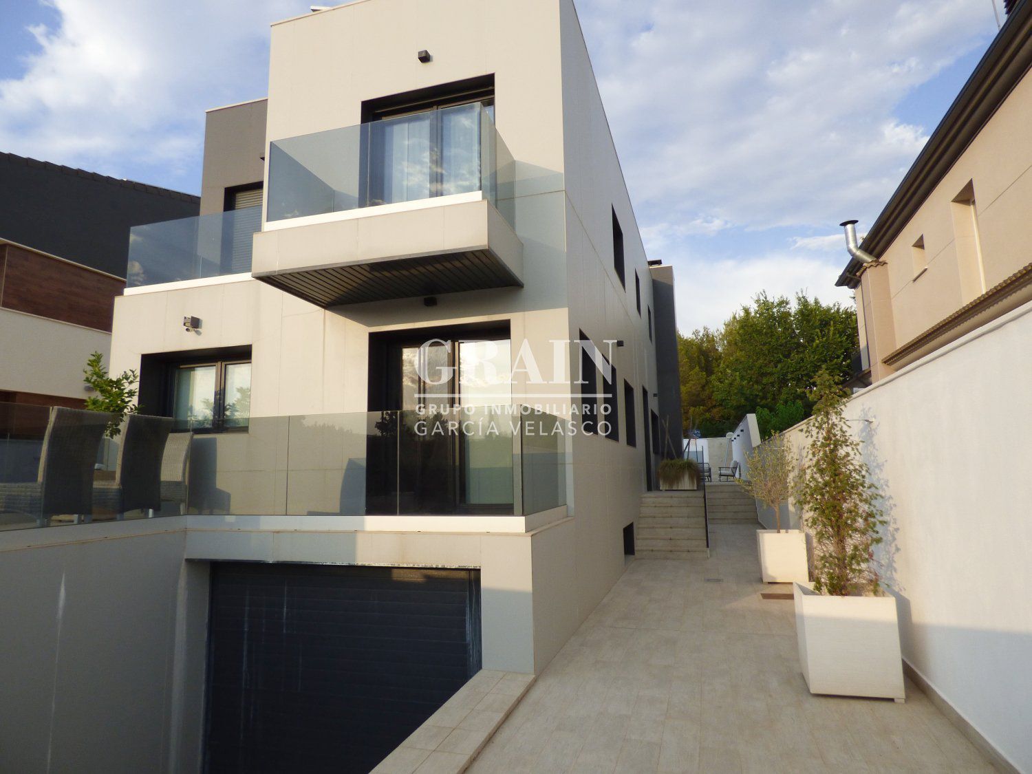 Vista exterior de Casa o xalet en venda en  Albacete Capital amb Calefacció, Terrassa i Traster