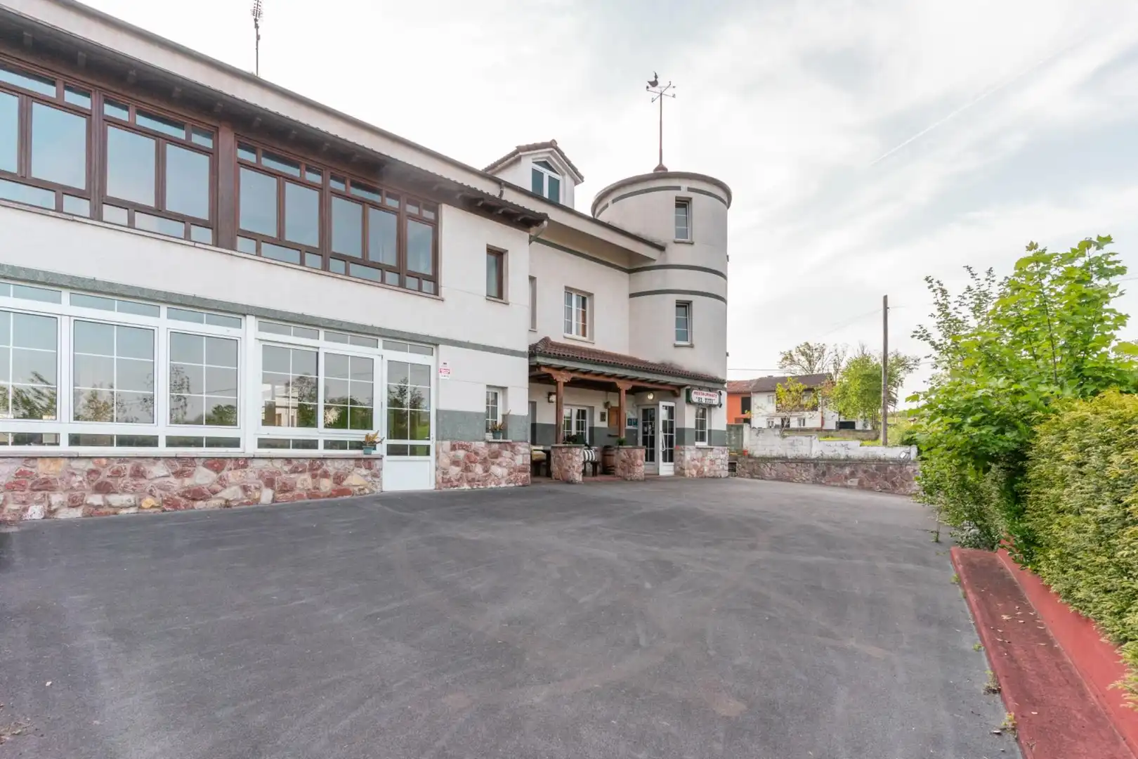 Vista exterior de Local en venta en Nava