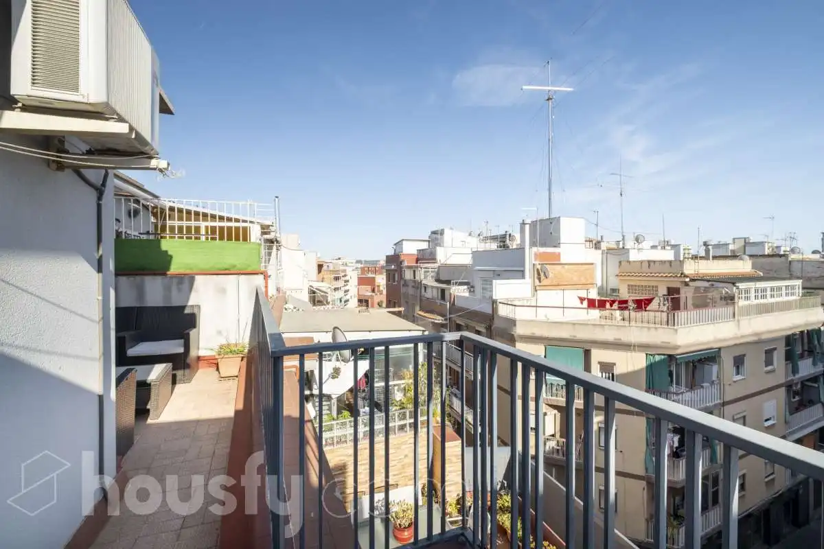 Terraza de Ático en venta en L'Hospitalet de Llobregat con Aire acondicionado y Terraza