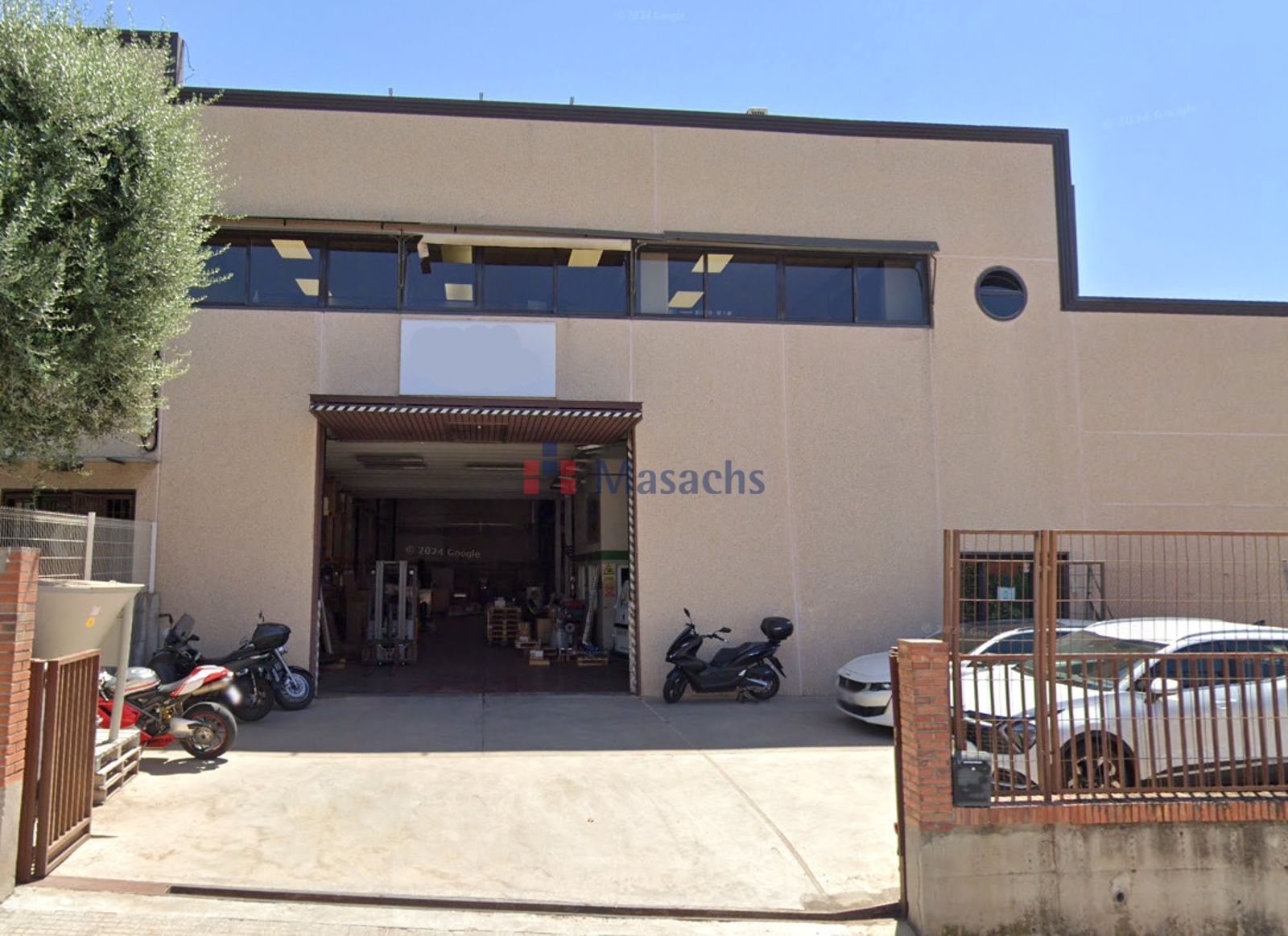 Vista exterior de Nau industrial de lloguer en Cornellà de Llobregat