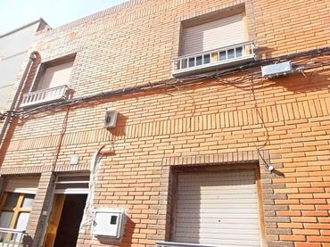 Casa aparellada en venda a C/ Castillo