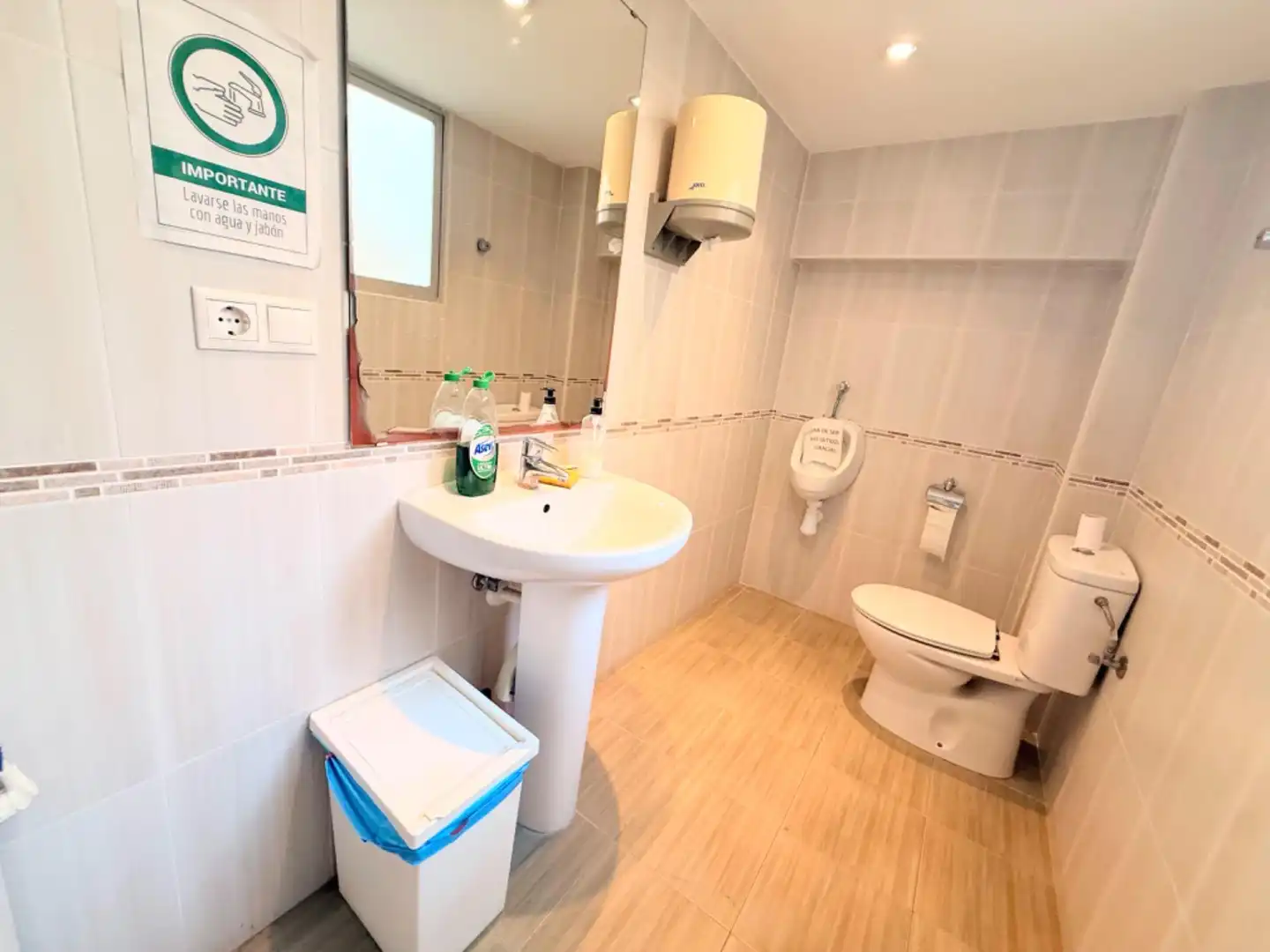 Baño de Oficina en venta en Cullera con Aire acondicionado y Amueblado