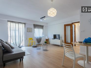 Appartamento con balcone in affitto a Poblats Marítims
