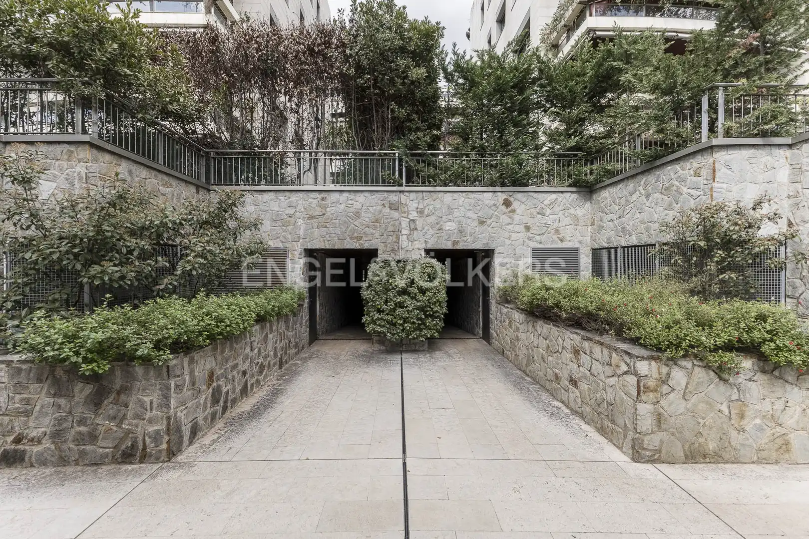 Vista exterior de Pis en venda en Barcelona amb Calefacció, Parquet i Terrassa