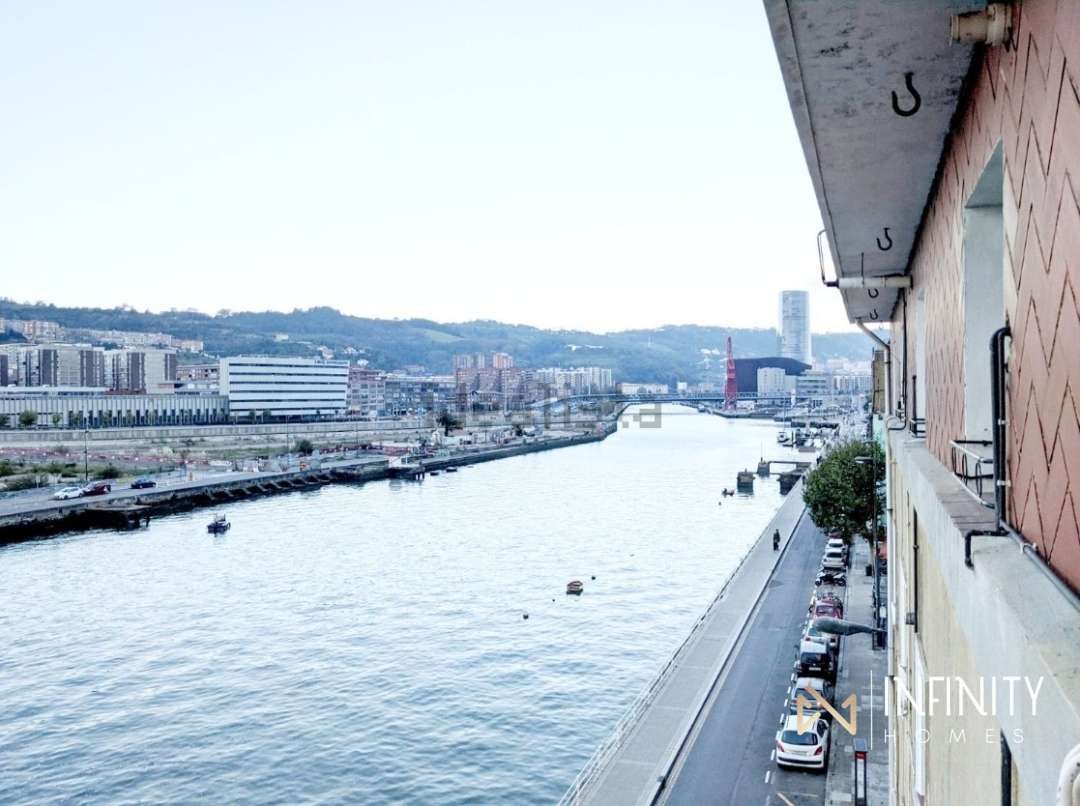 Vista exterior de Pis de lloguer en Bilbao  amb Calefacció